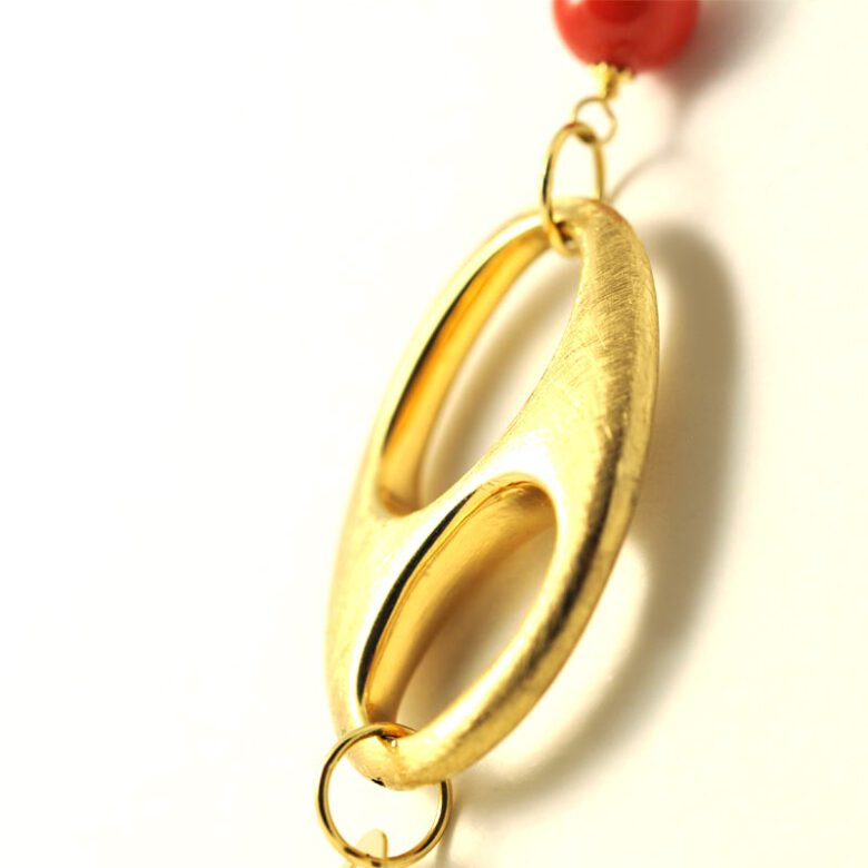 Gargantilla oro amarillo 18 qte eslabón tipo Gucci con bolas de coral rojo