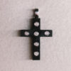 Cruz de ébano en oro blanco con diamantes