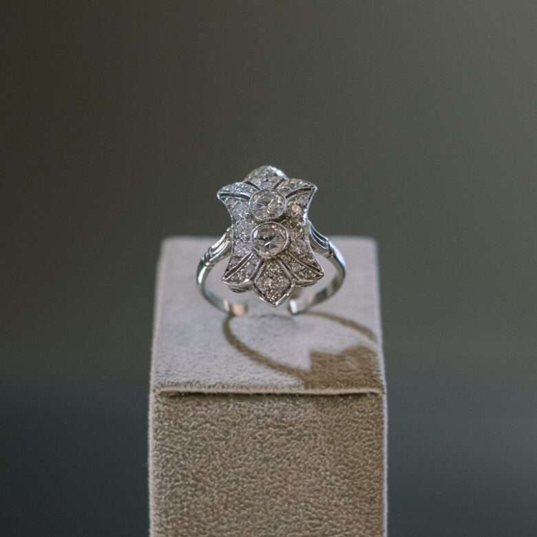 Sortija antigua Art-Decó en oro blanco con diamantes - Imagen 2
