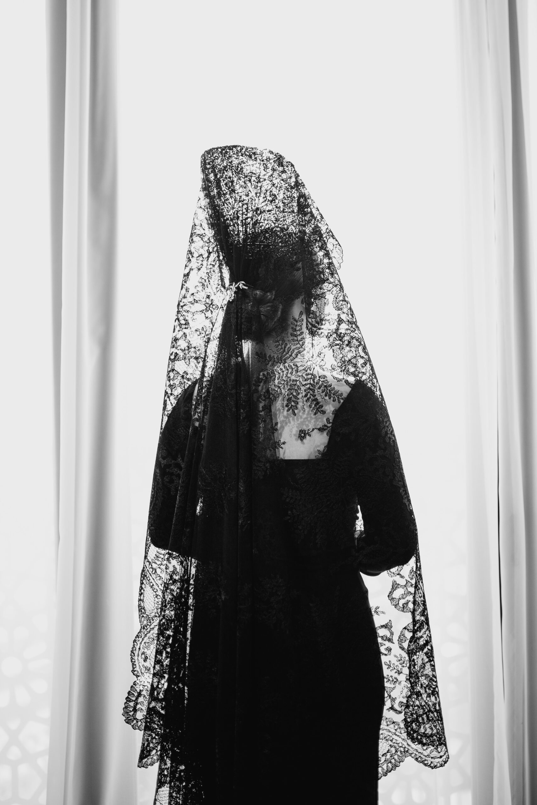 Joyas para mantilla en la Semana Santa de Sevilla