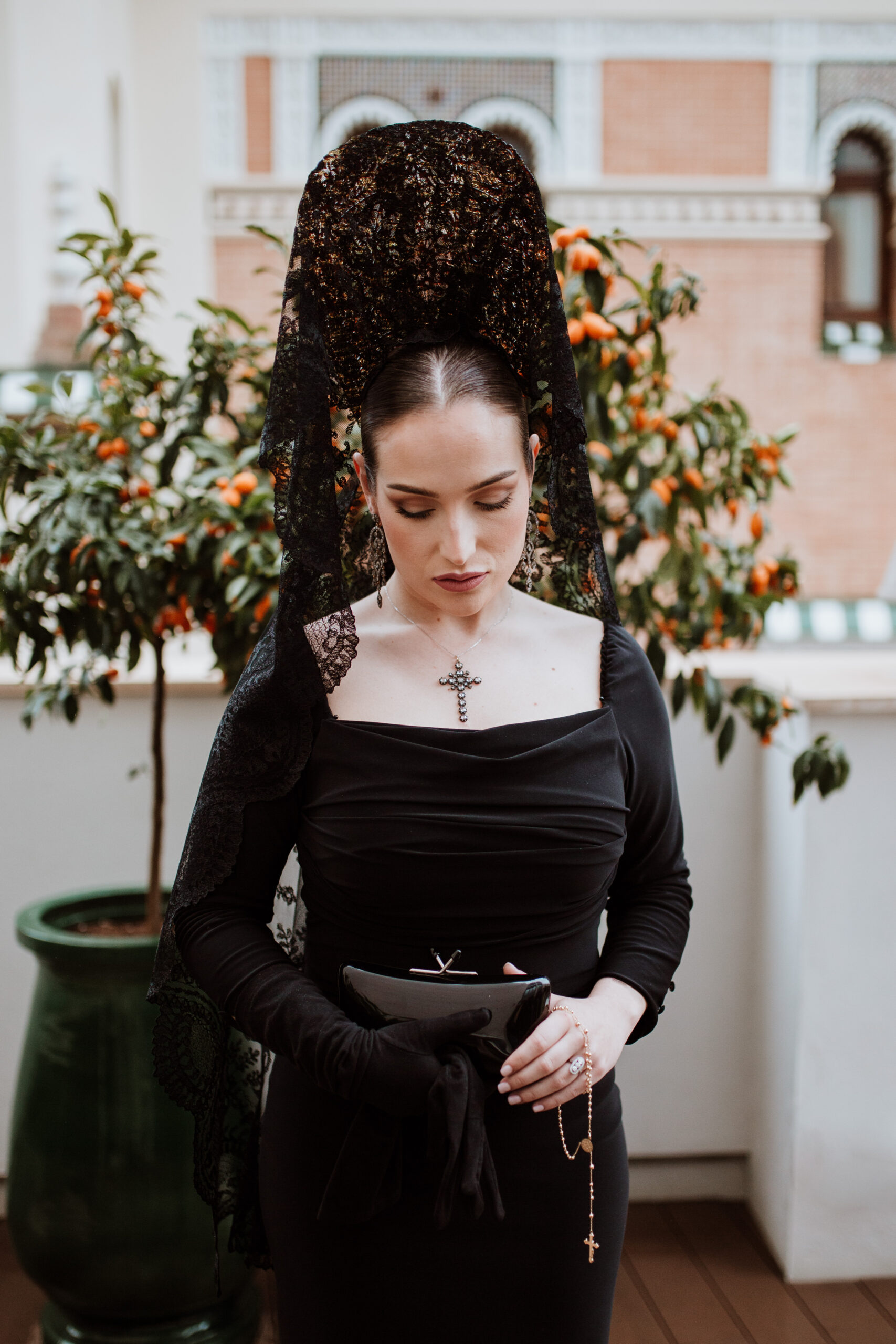 Joyas para mantilla en la Semana Santa de Sevilla