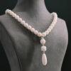 Collar coral rosa muy claro de oro blanco con diamantes - Imagen 2