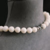 Collar coral rosa muy claro de oro blanco con diamantes - Imagen 3