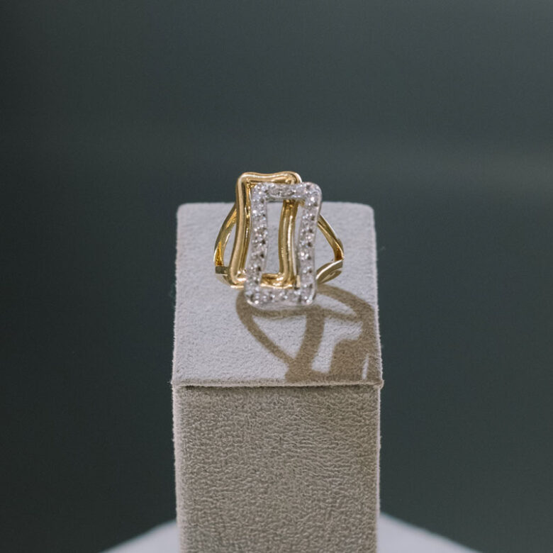 Sortija bicolor con diamantes