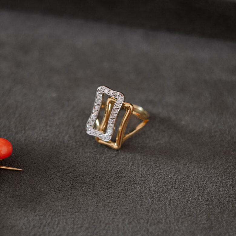 Sortija bicolor con diamantes - Imagen 2