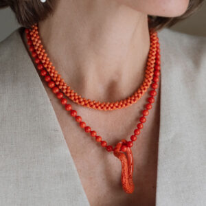 Collar de coral y oro