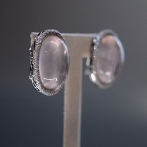 Pendientes de oro blanco con diamantes y cuarzo rosa