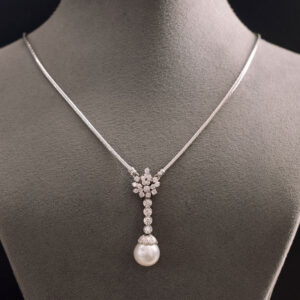 Gargantilla de oro blanco diamantes y perla australiana