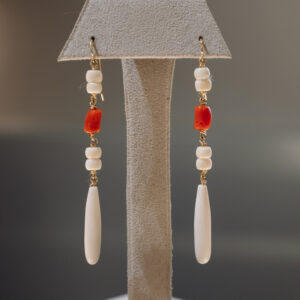 Pendientes de coral y marfil de mamut en oro