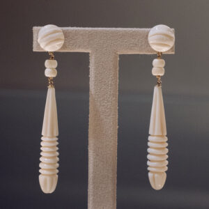 Pendientes de oro y marfil