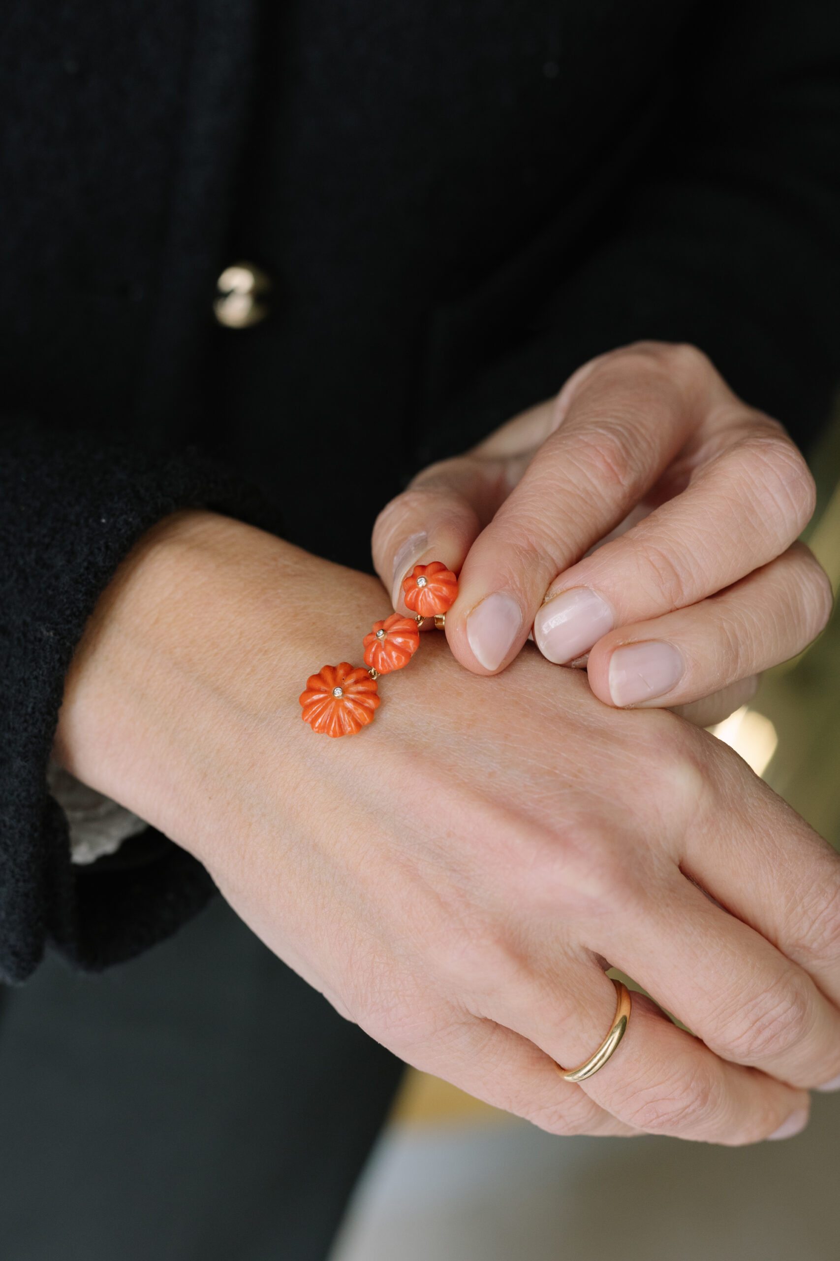 pendientes-de-oro-y-coral-en-sevilla