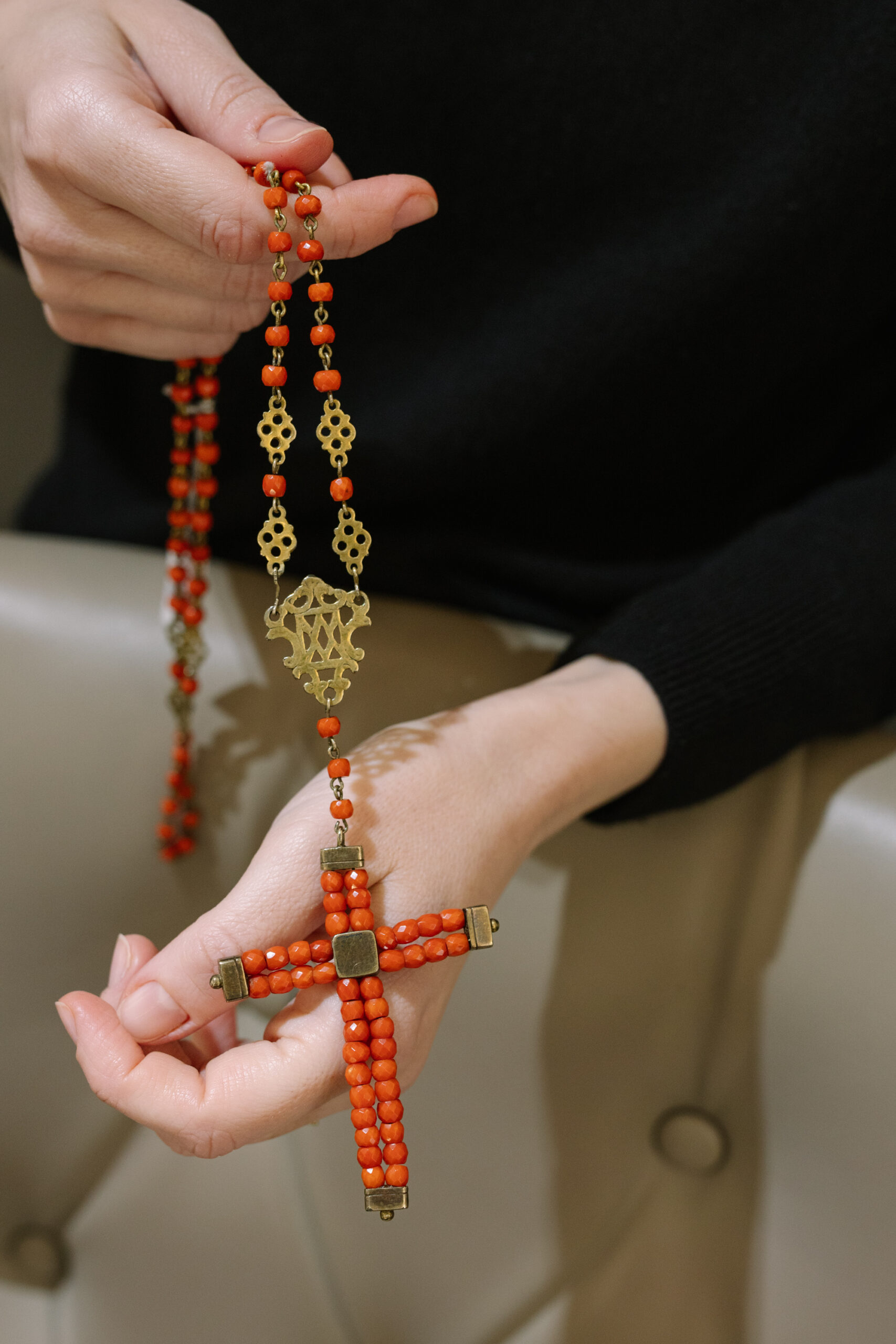 rosario-antiguo-de-cuentas-de-coral-en-sevilla