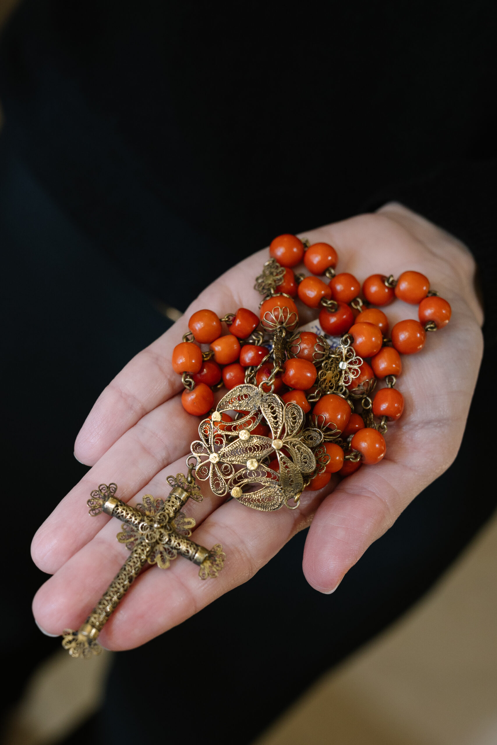 rosario-antiguo-de-coral-en-sevilla